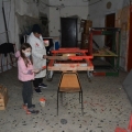 Pitturazione del carrello della Gru ai laboratori per il 40° Corteo di Carnevale di Scampia, 2022. <em>Ph. Martina Pignataro.</em>