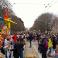 Invasione di corsia della fiumana di persone al 41° Corteo di Carnevale di Scampia, domenica 19 febbraio 2023. <em>Ph Maria Reitano.</em>