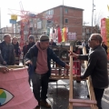 Assemblaggio del carro del cervello per il 42° Corteo di Carnevale di Scampia, domenica 11 febbraio 2024. Ph Maria Reitano.