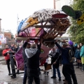 Assemblaggio del carro del cervello per il 42° Corteo di Carnevale di Scampia, domenica 11 febbraio 2024. Ph Maria Reitano.