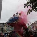 Il fumo dal cervello! Fumogeni al 42° Corteo di Carnevale di Scampia, domenica 11 febbraio 2024. Ph Martina Pignataro.