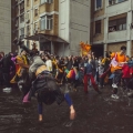 Capriole nelle pozzanghere al 42° Corteo di Carnevale di Scampia, domenica 11 febbraio 2024. Ph Carlo Iavazzo. 