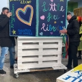 Posizionamento della “Little Free Library” al termine del 42° Corteo di Carnevale di Scampia, domenica 11 febbraio 2024. Ph Biblioteca “Le Nuvole”.