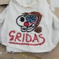 Camiciola del GRIDAS per bambina. Laboratori per il 43° Corteo di Carnevale di Scampia, febbraio 2025. Ph Martina Pignataro.