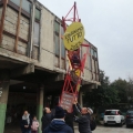 Montaggio del carro della Gru per il 43° Corteo di Carnevale di Scampia, domenica 2 marzo 2025. Ph Martina Pignataro.