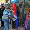 “Mondiala” si prepara per il 43° Corteo di Carnevale di Scampia, domenica 2 marzo 2025. Ph Maria Reitano.