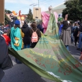 Il Supereroe Suppergiù del Collettivo Crepa al 43° Corteo di Carnevale di Scampia, domenica 2 marzo 2025. Ph Maria Reitano.