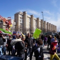 Attraversamento della rotonda del 43° Corteo di Carnevale di Scampia, domenica 2 marzo 2025. Ph Maria Reitano.