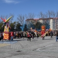 Punti saldi in una Piazza festosa al 43° Corteo di Carnevale di Scampia, domenica 2 marzo 2025. Ph Ferdinando Kaiser.