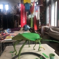 La Cimice Verde completata. Laboratori per il 43° Corteo di Carnevale di Scampia, febbraio 2025. Ph Marta Rossetti.