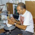 Felice dipinge un vaso in una bottega di ceramiche pugliese, 1996. ph. Enzo Longo.