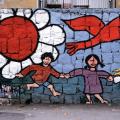Mural sul muro di basoli al Quadrivio Arzano, Napoli, 22-25 aprile 1982, ripreso nell