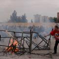 Conclusione del corteo con il falò finale dei simboli negativi al campo sportivo di via Pratt. ph. Aniello Gentile