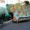 Il carro-armato e la sua ecoballa. ph. Marco Matta.