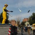 I rifiuti tossici giocolieri, da Bologna a Scampìa per il Carnevale. ph. Aniello Gentile.