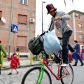 La bicicletta della critical mass. 29° Corteo di carnevale di Scampia, domenica 6 marzo 2011. Ph. Luca Pignataro.