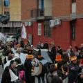 I rimpalli di sacchetti inscenati dal coordinamento anti discariche per un ciclo virtuoso dei rifiuti. 29° Corteo di carnevale di Scampia, domenica 6 marzo 2011. Ph. Aniello Gentile.