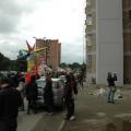 Il corteo costeggia i palazzoni di Via Fratelli Cervi. 29° Corteo di carnevale di Scampia, domenica 6 marzo 2011. Ph. Aniello Gentile.