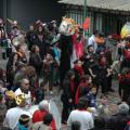 Sosta al lotto P: tradizione nella tradizione del 29° Corteo di carnevale di Scampia, domenica 6 marzo 2011. Ph. Aniello Gentile.