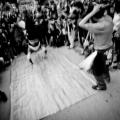 Hip hop nel cortile del lotto P. 29° Corteo di carnevale di Scampia, domenica 6 marzo 2011. Ph. Andrea Ranalli.