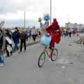 Il corteo sale via Cupa Perillo. 29° Corteo di carnevale di Scampia, domenica 6 marzo 2011. Ph. Luca Pignataro.