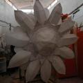 Laboratori di Carnevale 2013 del GRIDAS: girasole per il carro positivo degli orti e del compostaggio (legno e cartone). ph. Martina Pignataro.