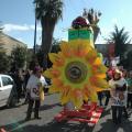 La macchina del compostaggio da cui nasce il girasole degli orti urbani al 31° Corteo di Carnevale di Scampia, domenica 10 febbraio 2013. ph. Aniello Gentile.