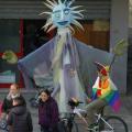 La luna conversa con la Matta in bicicletta al 31° Corteo di Carnevale di Scampia, domenica 10 febbraio 2013. ph. Aniello Gentile.