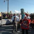 Rappresentazione dello scarico dei fusti tossici del camion-carro dei torti urbani e opposizione dei rom del campo al loro incendio per la conclusione del 31° Corteo di Carnevale di Scampia, domenica 10 febbraio 2013. 