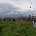 Fiume di persone verso il Campo Rom per la conclusione del 32° Corteo di Carnevale di Scampia, Domenica 2 marzo 2014. Ph. Aniello Gentile.