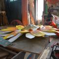 Il girasole delle aiuole recuperate (cartone e cartapesta). Laboratori di Carnevale 2015. Ph. Martina Pignataro.