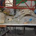Segmenti del pidocchio pronti per essere assemblati (fil di ferro, stoffa, pittura, plastica). Laboratori di Carnevale 2015. Ph. Martina Pignataro.