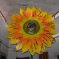 Il Girasole con le sue oltre 20 aree verdi già recuperate dal basso dai cittadini attivi in pochi anni a Scampia (legno, cartone, cartapesta). Laboratori di Carnevale 2015. Ph. Martina Pignataro.