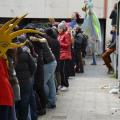 Sui ballatoi del lotto P. 33° Corteo di Carnevale di Scampia, domenica 15 febbraio 2015. Ph. Chiara Salvia.