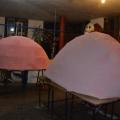 Emisferi del cervello colorati (legno, canne di fiume, rete per galline, fil di ferro, cartapesta). Laboratori di Carnevale 2016. Ph. Michele Vincenzo Gentile.