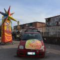 La macchina GRIDAS e la ‘Rosa dei venti’ pronte per aprire il 34° Corteo di Carnevale di Scampia, domenica 7 febbraio 2016. Ph. Martina Pignataro.