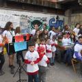 L’esibizione dell’Orchestra ‘Musica libera Tutti’ con i bambini di ‘Musica in Gioco’ alla partenza del 34° Corteo di Carnevale di Scampia, domenica 7 febbraio 2016. Ph. Franco Vicario.