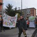 Lo striscione della Virgilio I e il mondo del 5° Circolo di Scampia al 34° Corteo di Carnevale di Scampia, domenica 7 febbraio 2016. Ph. Aniello Gentile.