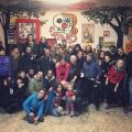 Foto di gruppo prima dei saluti con gli ultimi reduci del 34° Corteo di Carnevale di Scampia, domenica 7 febbraio 2016. Ph. Francesco Di Martino.
