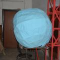 Il mappamondo prende colore (tubi in pvc, canne di fiume, fil di ferro, cartapesta). Laboratori di Carnevale 2017. Ph. Martina Pignataro.
