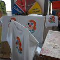 Nuovi camicioni per gli “spingitori di carri” del GRIDAS e per le nuove leve. Laboratori per il 37° Corteo di Carnevale di Scampia, marzo 2019. Ph. Martina Pignataro.