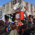 La pulce (Pulex irritans) collocata sul carro positivo dei “nostri” cantastorie. 37° Corteo di Carnevale di Scampia, domenica 3 marzo 2019. Ph. Aniello Gentile.