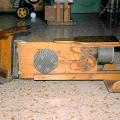 Motocicletta (legno, ferro, pirografia, anilina).