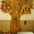 Albero-attaccapanni (legno, specchi, smalti). ph. Corrado Maffia.