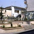 Giardino realizzato davanti al mural che lo auspicava (foto del 1988).