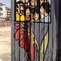 La porta della baracca (particolare).