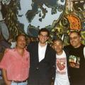 Foto di gruppo davanti la metà del mural realizzata da Felice, agosto 1996. ph. Enzo Longo.