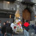 San Ghetto martire procede piroettando per mostrare al meglio le sue due collezioni di ex-voto, Napoli EuroMayDay 2005. ph. Aniello Gentile.