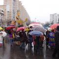 San Ghetto incede sugli ombrelli al 28° Corteo di Carnevale di Scampia, 14 febbraio 2010. ph. Gaspare Lombardo.