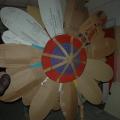 Laboratori di Carnevale 2013 del GRIDAS: il girasole del carro positivo (legno e cartone). ph. Martina Pignataro.